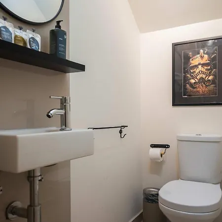 Liiiving In - Delight Terrace Apartment