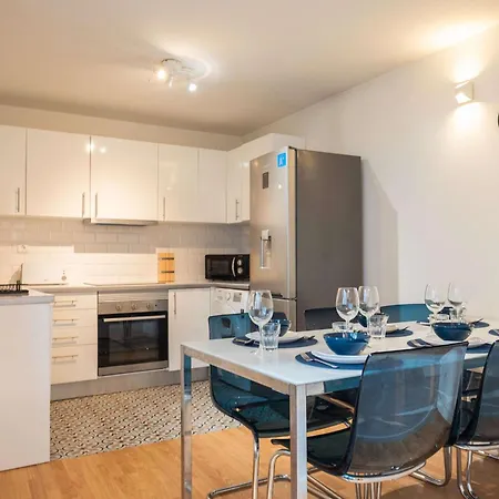 Liiiving In - Delight Terrace