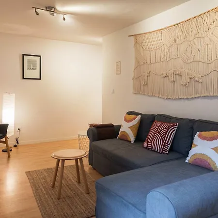 Liiiving In - Delight Terrace *